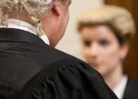 barristers-talking-court
